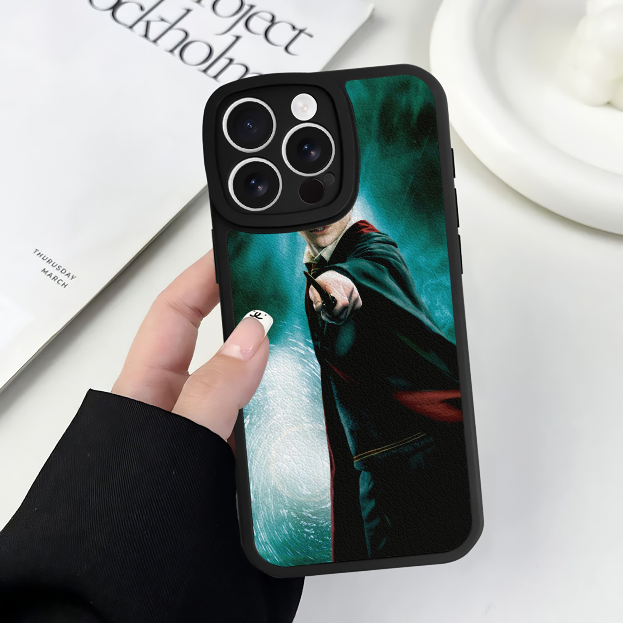 （画像用） Harry Potter ハリー・ポッターシリーズ 【iPhone 16シリーズ対応】シリコンスマホケース（レザー調） 材質：シリコン